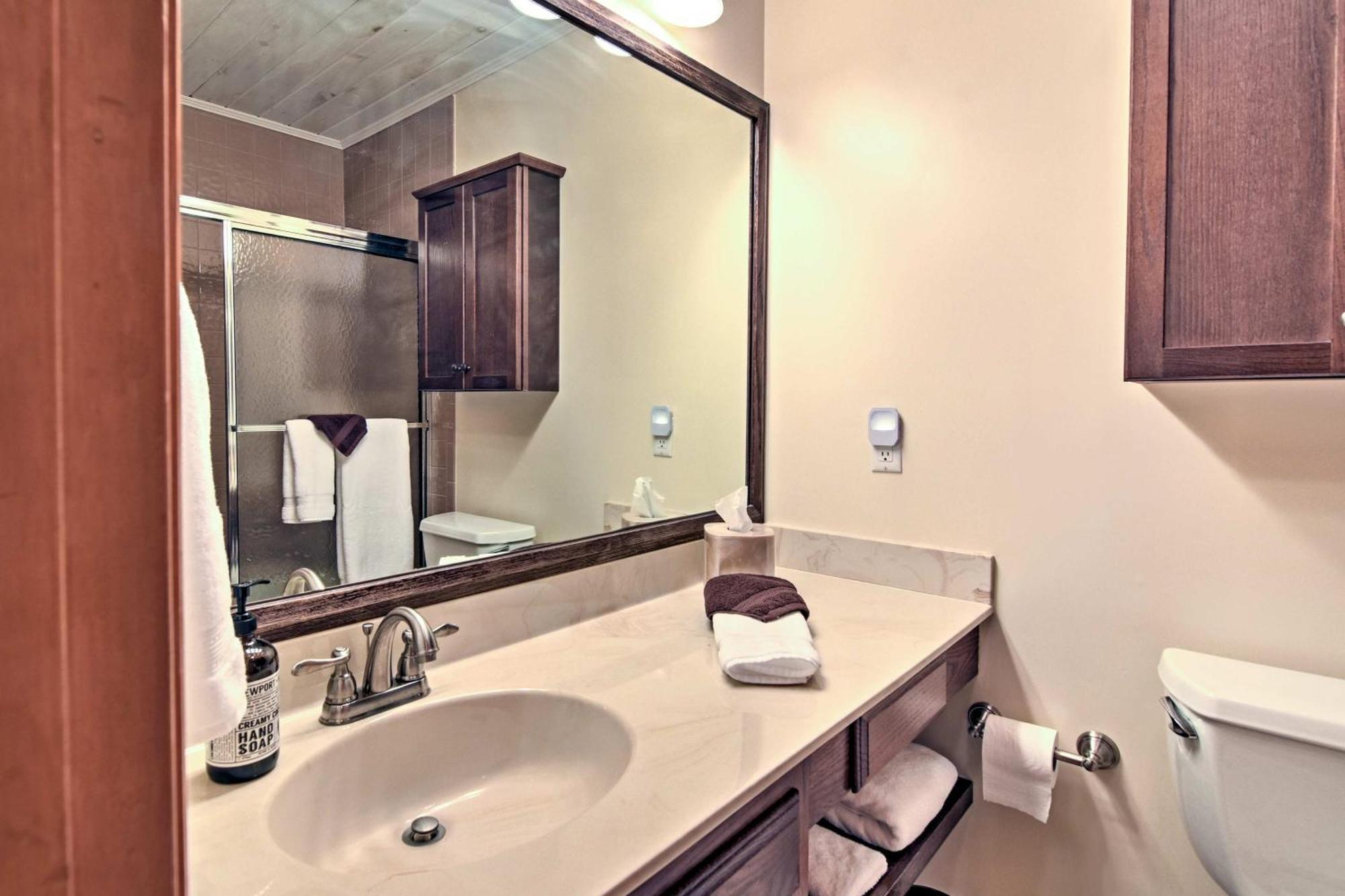 Beech Mountain Condo With Balcony, Walk To Resort! 외부 사진